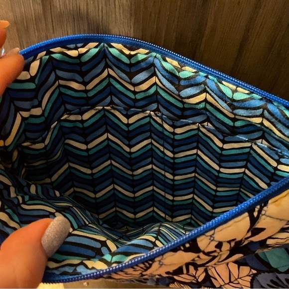 Vera Bradley Saddle Hipster Blue Bayou, EUC - Picture 9 of 9